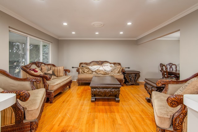 living room with crown molding, baseboards, wood finished floors, and recessed lighting