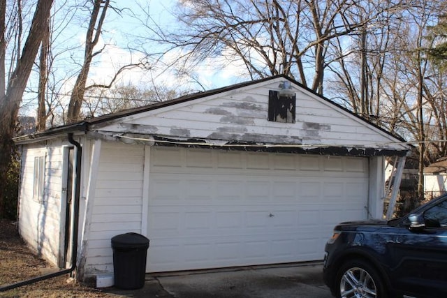 view of detached garage