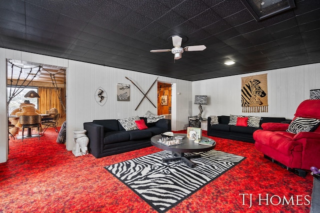 living area featuring a ceiling fan, carpet, and visible vents