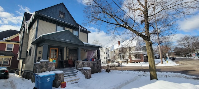 view of front of home featuring a porch