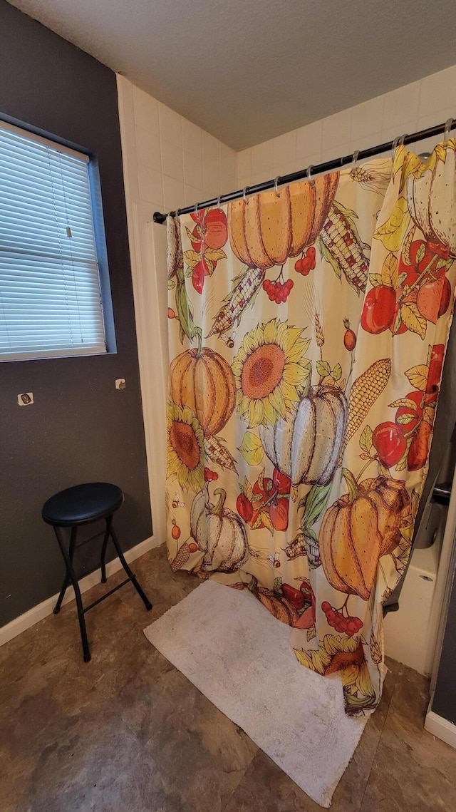 full bath with shower / bathtub combination with curtain and baseboards