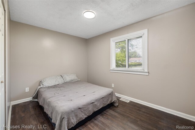 6291 Edmund St, Romulus, MI 48174 - bedroom featuring wood finished floors and a textured ceiling