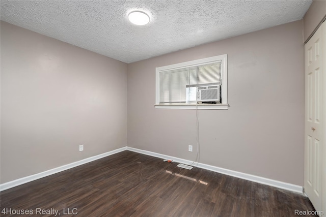 6291 Edmund St, Romulus, MI 48174 - unfurnished bedroom featuring dark wood-style floors, a closet, and a textured ceiling