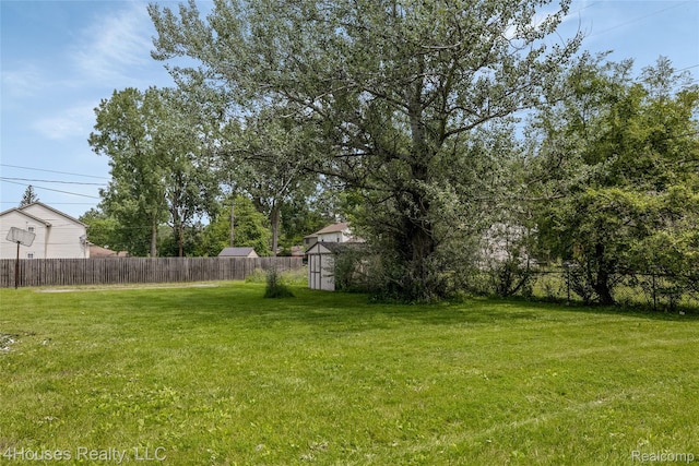 6291 Edmund St, Romulus, MI 48174 - view of yard with a storage unit