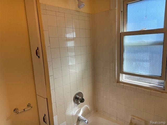 bathroom featuring shower / bathing tub combination