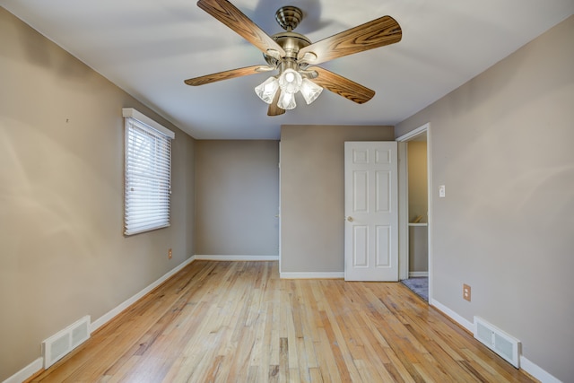 unfurnished bedroom featuring light wood-type flooring, baseboards, visible vents, and a ceiling fan