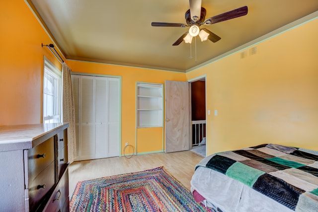 bedroom featuring a ceiling fan, light wood-type flooring, visible vents, and crown molding