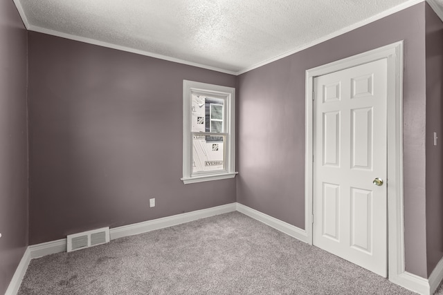 unfurnished room featuring ornamental molding, visible vents, and light carpet