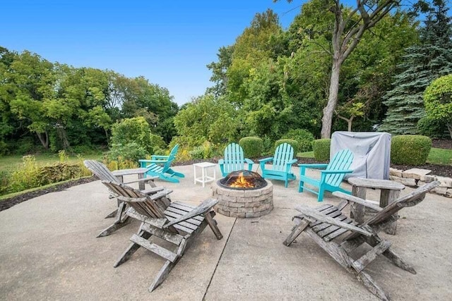 view of patio featuring a fire pit