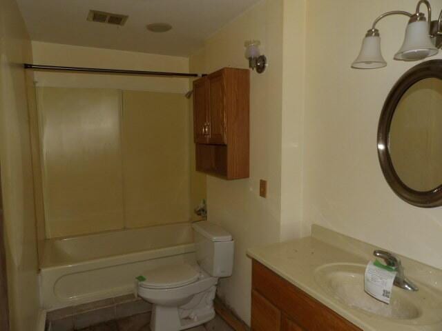 bathroom with visible vents, vanity, toilet, and shower / bathtub combination