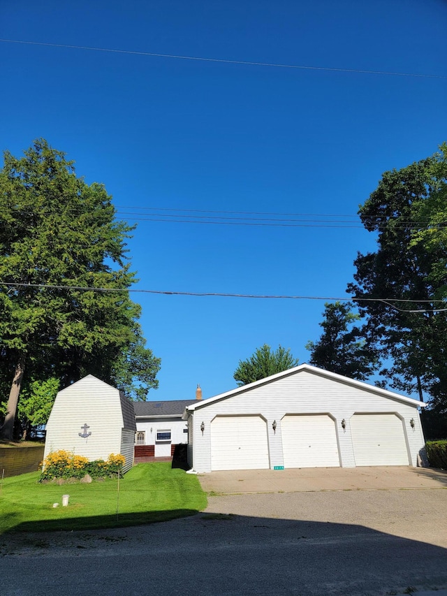 view of front of home with a front yard