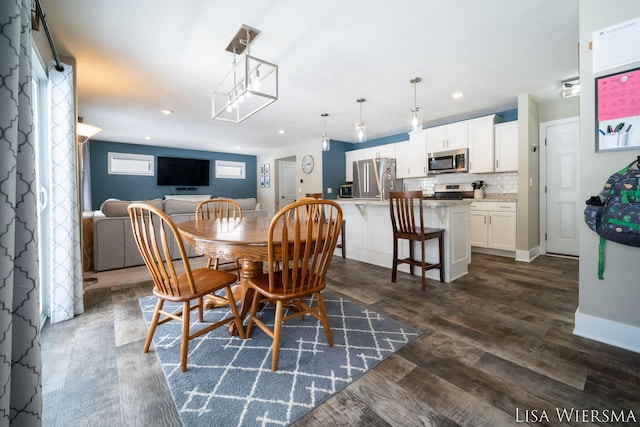 dining room with dark wood-type flooring, recessed lighting, and baseboards