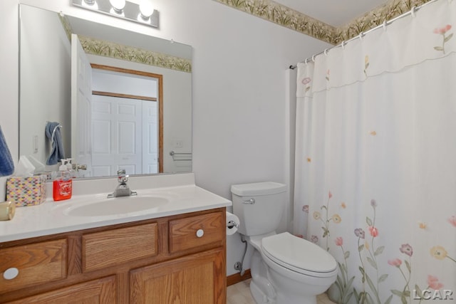 full bath with curtained shower, vanity, and toilet