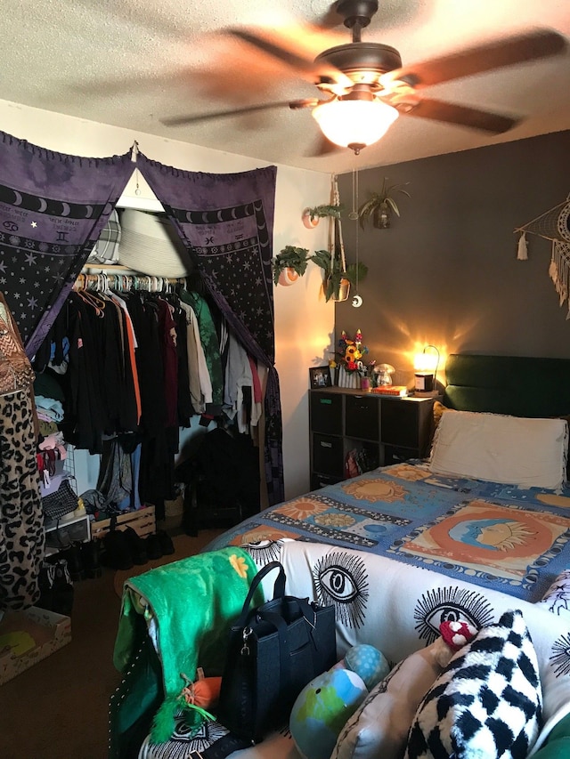 bedroom featuring a textured ceiling and ceiling fan