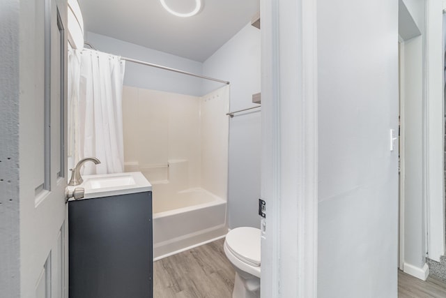 full bath featuring shower / tub combo with curtain, vanity, toilet, and wood finished floors