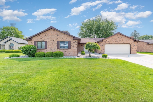 692 E Pilgrim Dr, Saginaw, MI 48603 - photo 1