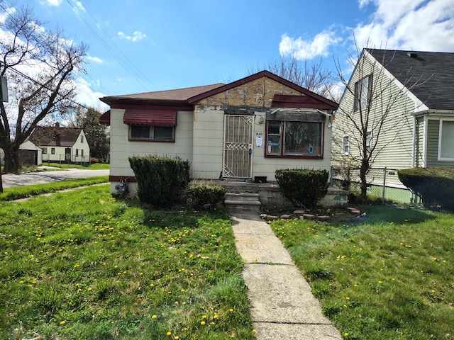 18401 Justine St, Detroit, MI 48234 - bungalow-style home with fence and a front lawn