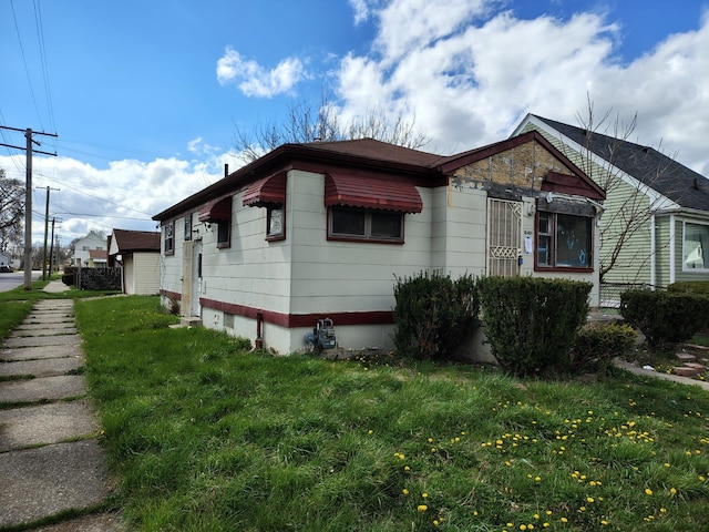18401 Justine St, Detroit, MI 48234 - view of side of home with a yard
