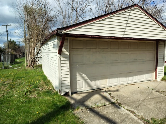 18401 Justine St, Detroit, MI 48234 - detached garage featuring fence