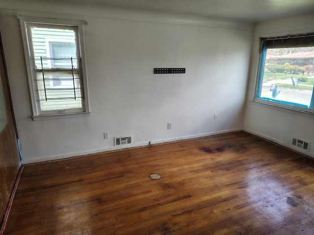18401 Justine St, Detroit, MI 48234 - unfurnished room featuring wood-type flooring, baseboards, and visible vents