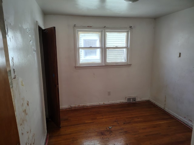 18401 Justine St, Detroit, MI 48234 - unfurnished room featuring baseboards, visible vents, and wood finished floors
