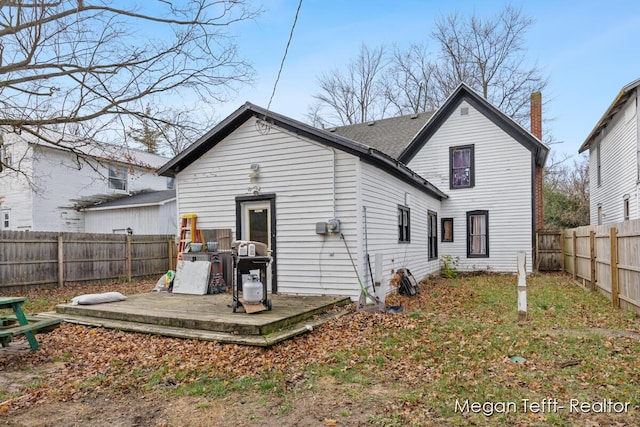 back of house featuring a fenced backyard