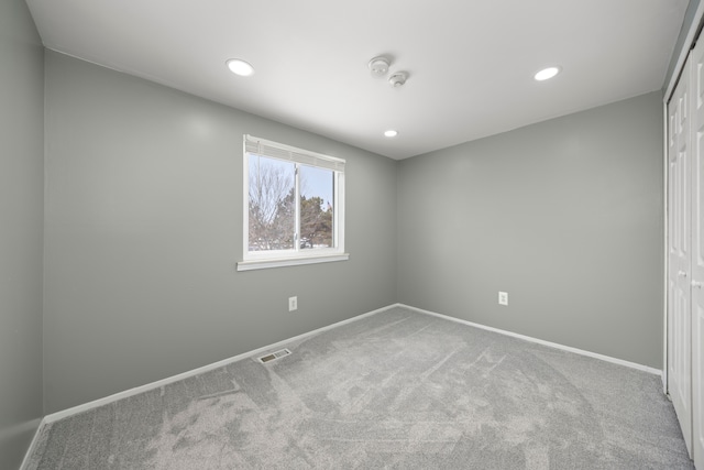 unfurnished room featuring recessed lighting, visible vents, baseboards, and light colored carpet