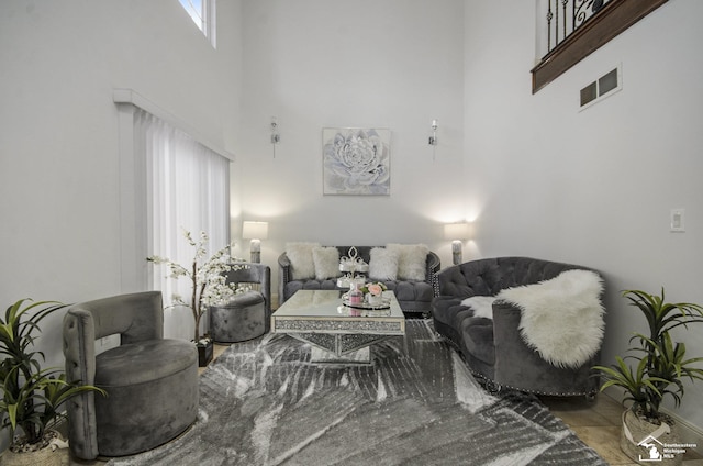 7740 Ternes St, Dearborn, MI 48126 - living room with visible vents and a high ceiling