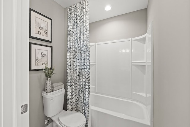 bathroom featuring toilet, shower / bath combo, and recessed lighting