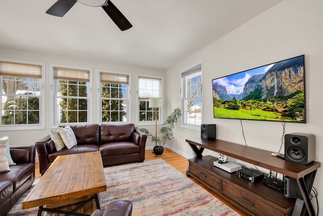 sunroom with a ceiling fan