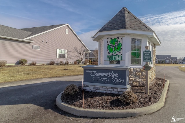 view of community / neighborhood sign