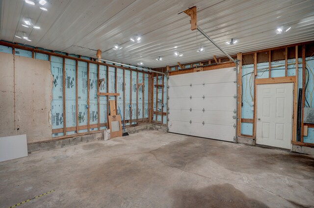 6619 M 18, Coleman, MI 48618 - view of garage