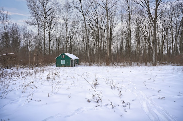 view of yard layered in snow