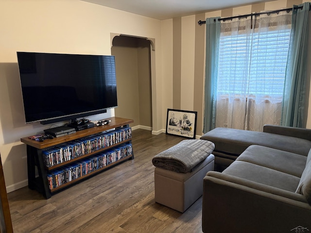 living area with dark wood-style floors and baseboards