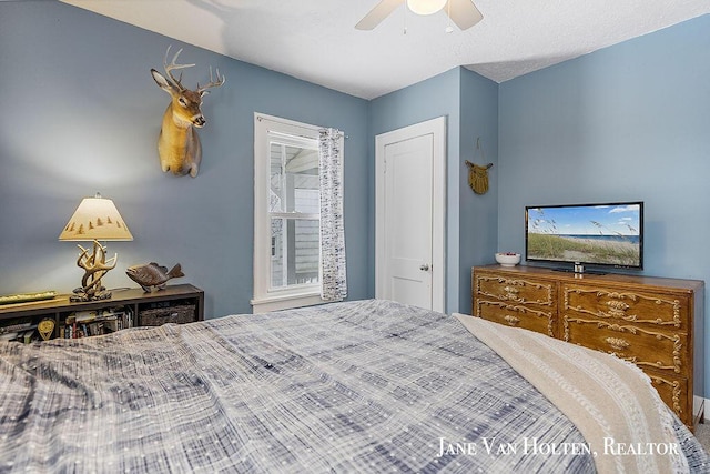 bedroom with a ceiling fan