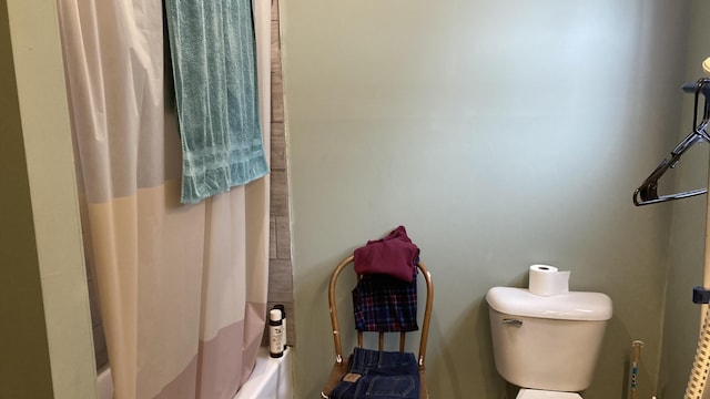 full bathroom featuring shower / bath combination with curtain and toilet