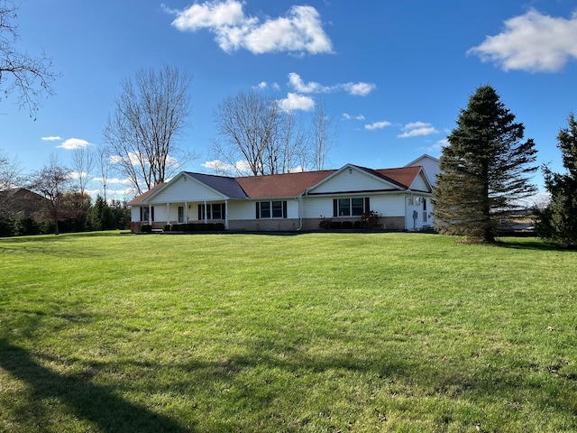 single story home featuring covered porch and a front lawn