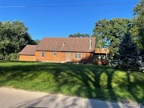 view of front of property featuring a deck and a front lawn