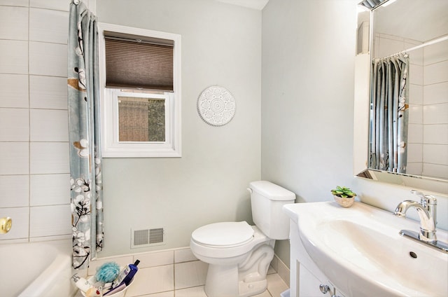 bathroom with shower / bath combination with curtain, visible vents, toilet, tile patterned flooring, and baseboards