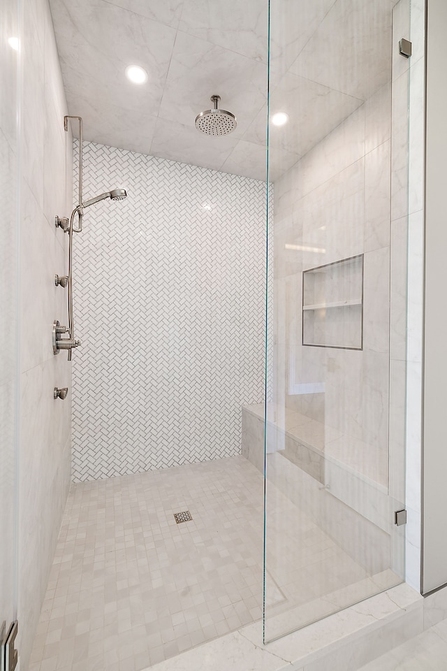 full bath with tiled shower