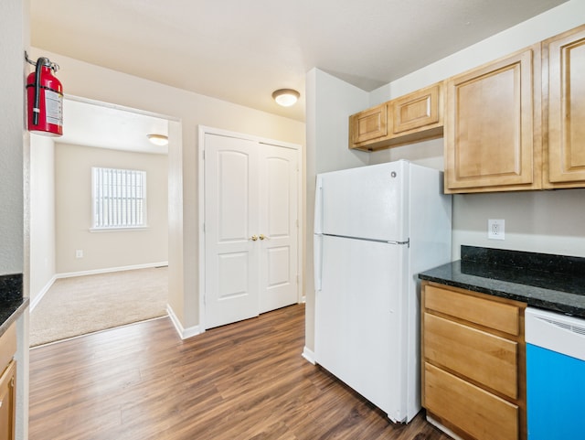 kitchen featuring freestanding refrigerator, dark wood-style flooring, baseboards, and dishwashing machine