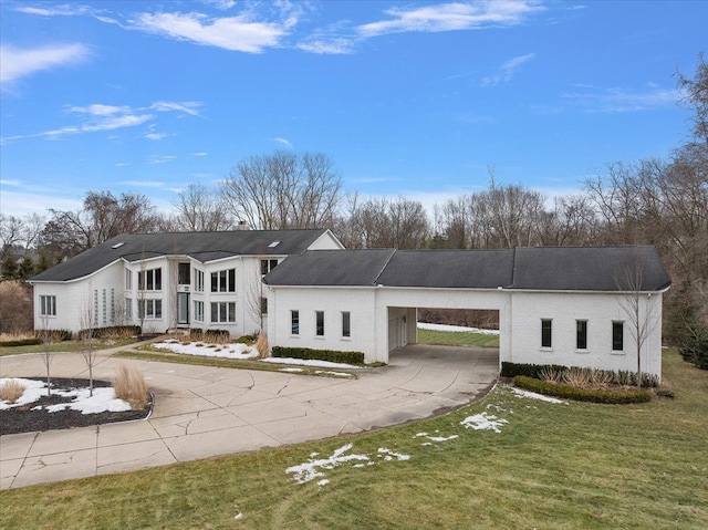 modern farmhouse with a carport, a front lawn, and driveway