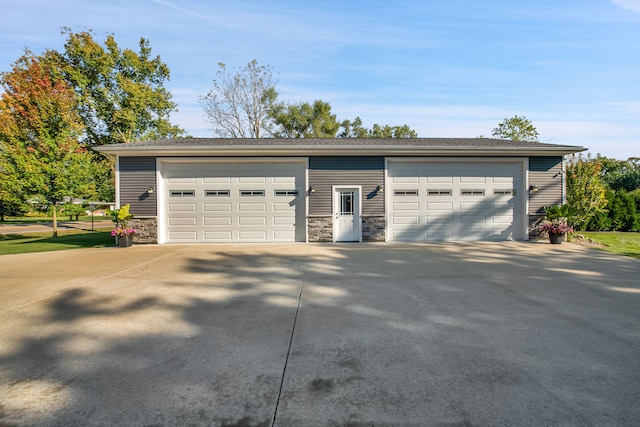 view of detached garage