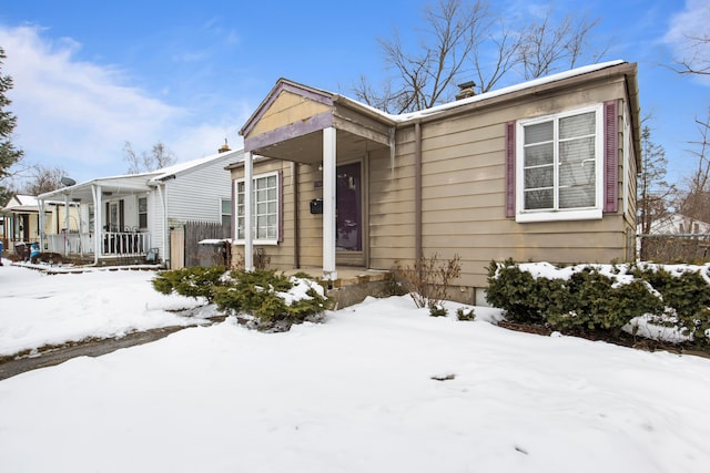 view of front of property featuring a porch