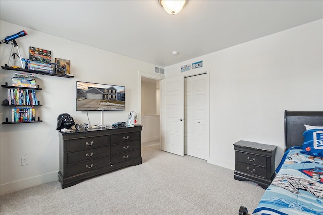 bedroom with light carpet, a closet, visible vents, and baseboards