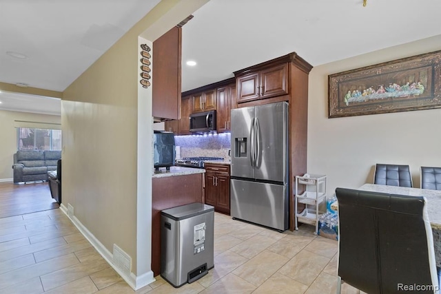 kitchen with recessed lighting, visible vents, decorative backsplash, appliances with stainless steel finishes, and baseboards