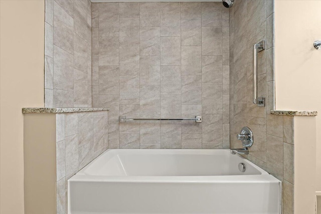 bathroom with bathtub / shower combination