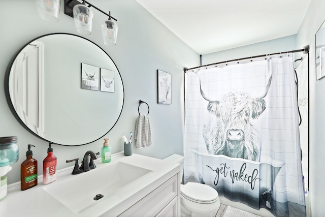 full bathroom with a shower with shower curtain, vanity, and toilet