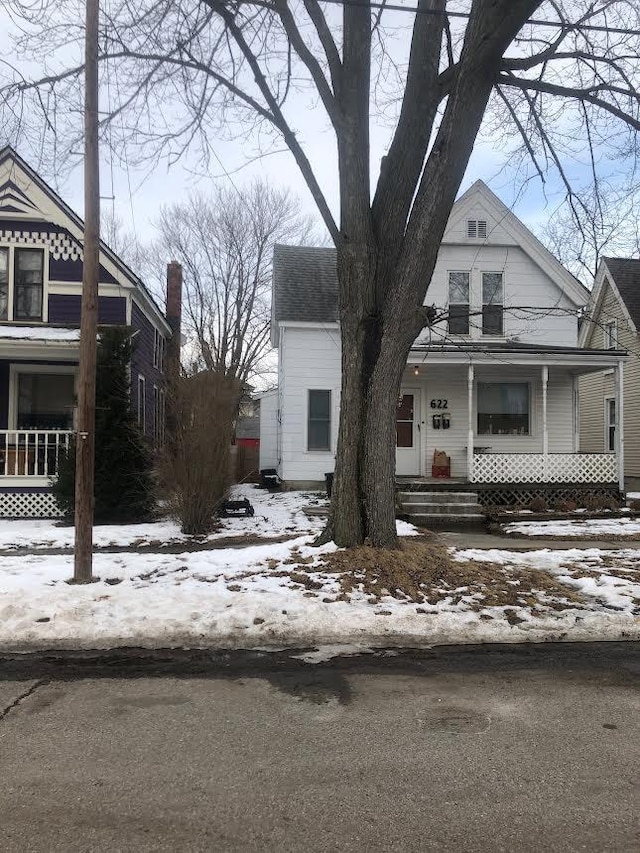 view of front of property featuring covered porch