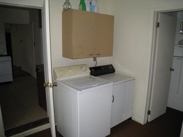 laundry area featuring cabinet space and washing machine and clothes dryer